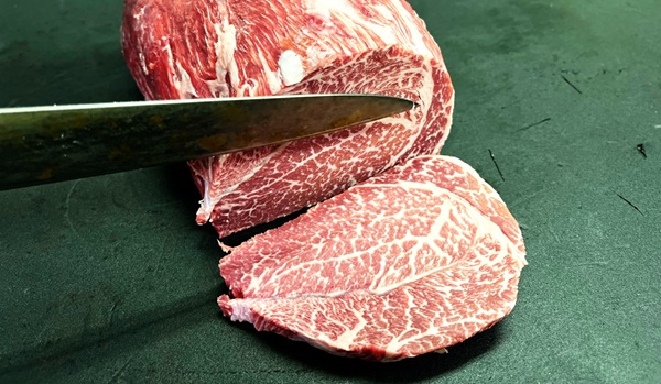 1. 現状の課題：人気の宮崎牛、でも発送が遅れてしまう… 機械の老朽化も深刻です